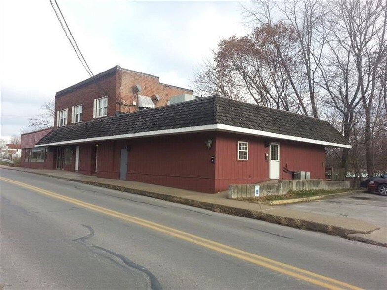 521 Wampum Ave, Ellwood City, PA 16117