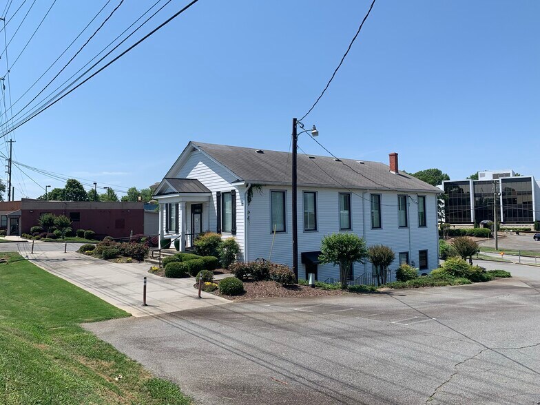 907 Church St Ext, Marietta, GA 30060