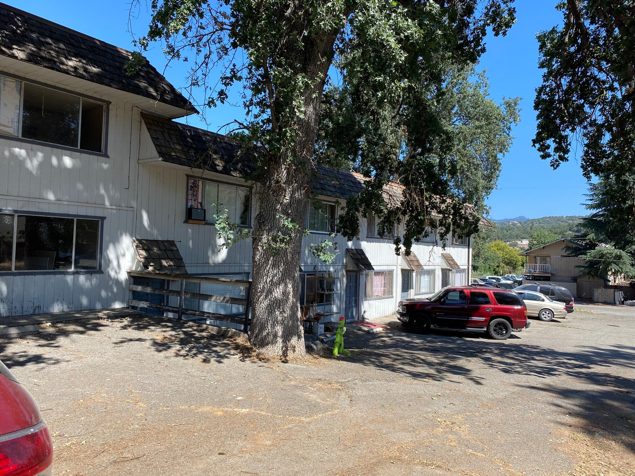 48951 River Park Rd, Oakhurst, CA for sale Primary Photo- Image 1 of 1