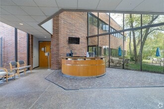 945-951 Hornet Dr, Hazelwood, MO for lease Lobby- Image 1 of 15