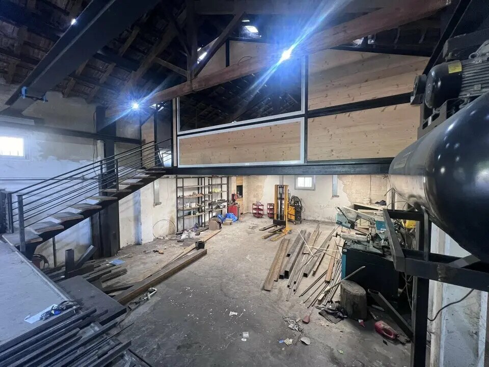 Industrial in Grasse for lease Building Photo- Image 1 of 8