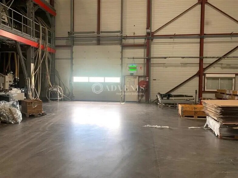 Office in Vendôme for lease - Building Photo - Image 2 of 8