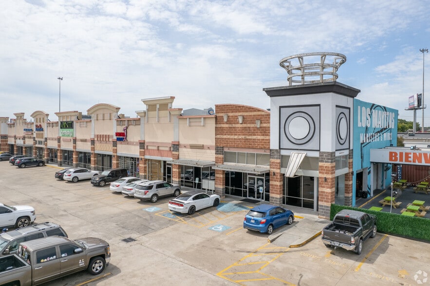 415 W Little York Rd, Houston, TX for lease - Building Photo - Image 2 of 12