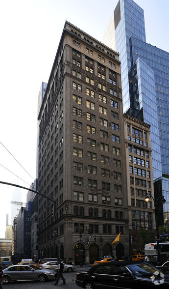 511 Fifth Ave, New York, NY for sale - Primary Photo - Image 1 of 1