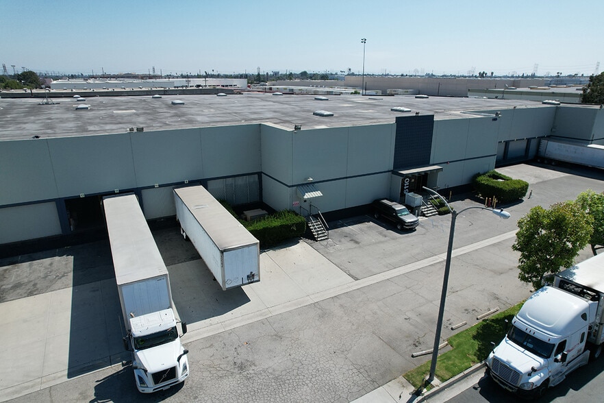 6120-6140 Peachtree St, Commerce, CA for lease - Building Photo - Image 3 of 15