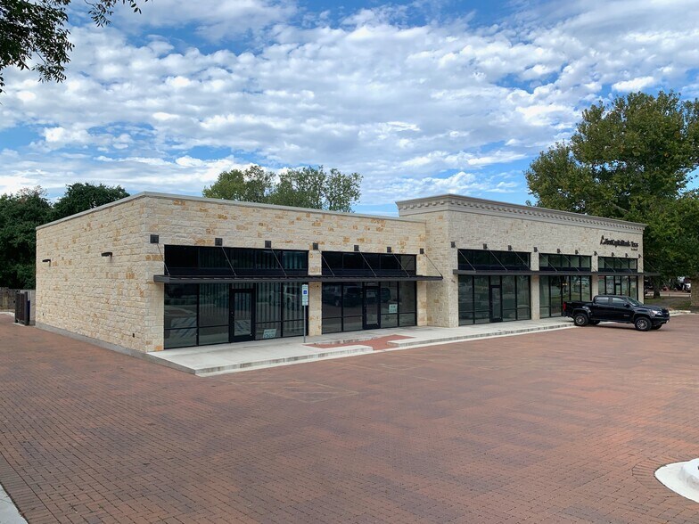 805 W Main St, Fredericksburg, TX for lease - Building Photo - Image 1 of 3