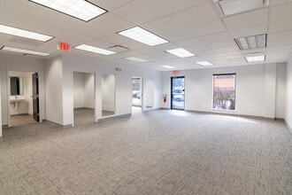 2010 E Algonquin Rd, Schaumburg, IL for lease Building Photo- Image 2 of 5