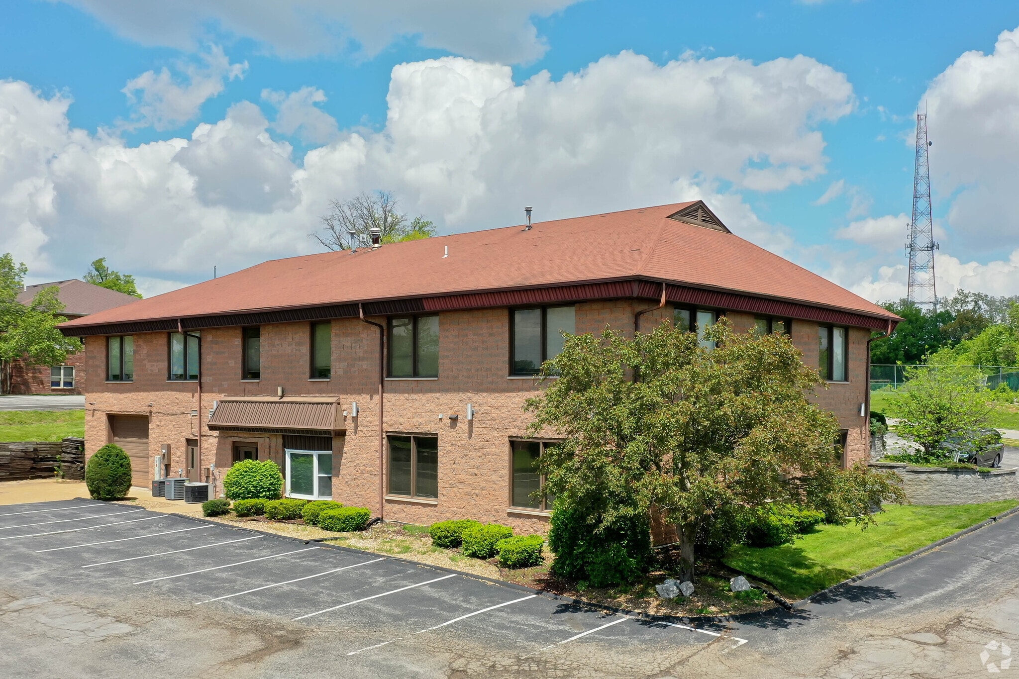 1811 Sherman Dr, Saint Charles, MO for lease Primary Photo- Image 1 of 13
