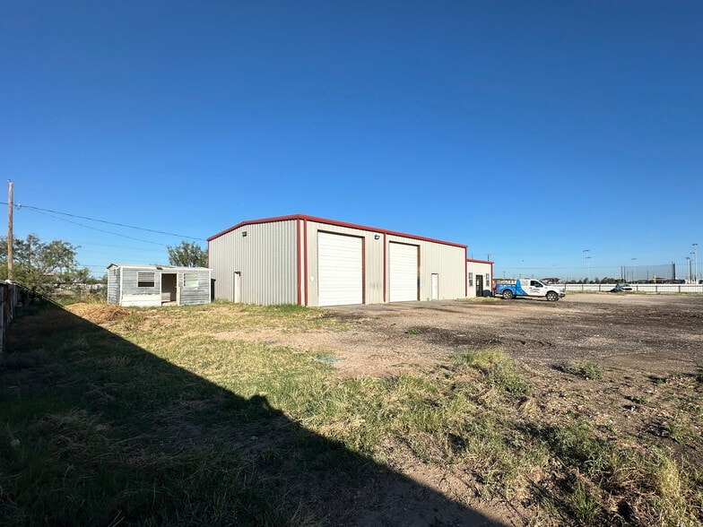 2227 Wolfcamp Cir, Midland, TX for lease - Building Photo - Image 2 of 7