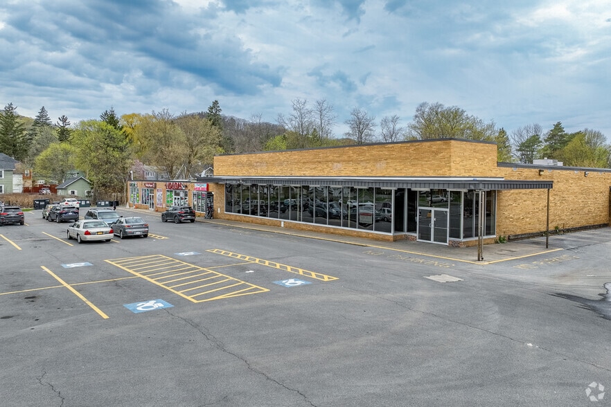 410-430 W Seneca Tpke, Syracuse, NY for lease - Building Photo - Image 2 of 4