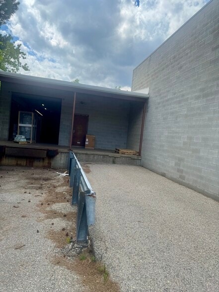 1834 Bagwell St, Flint, MI for lease - Building Photo - Image 2 of 14