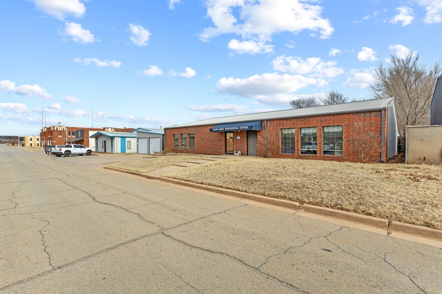 217 N 6th St, Kingfisher, OK for sale - Building Photo - Image 2 of 30