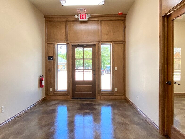 5706 NW 130th St, Oklahoma City, OK for lease - Interior Photo - Image 3 of 66