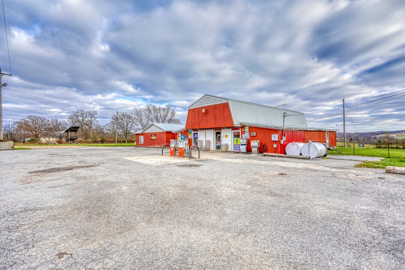 1088 Fairfield Rd, Westmoreland, TN 37186 Busy rural convenience