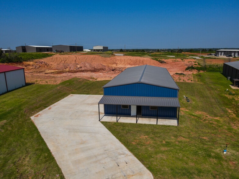 11515 Maui Ln, Edmond, OK for sale - Building Photo - Image 2 of 13