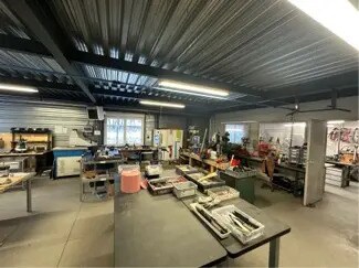 Industrial in Roche-la-Molière for lease - Building Photo - Image 2 of 4