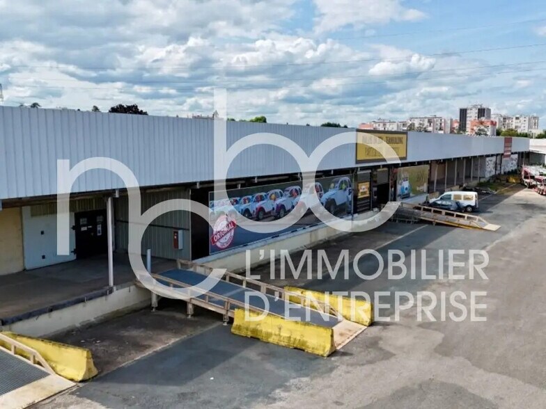 Industrial in Villefranche-sur-Saône for sale - Building Photo - Image 2 of 5