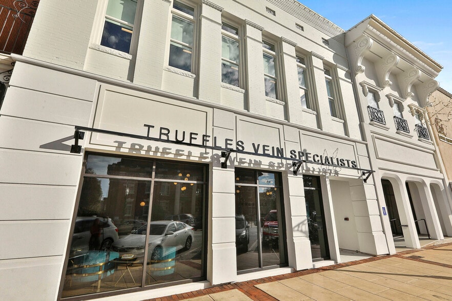 6-8 E Court Sq, Newnan, GA for lease - Building Photo - Image 1 of 24