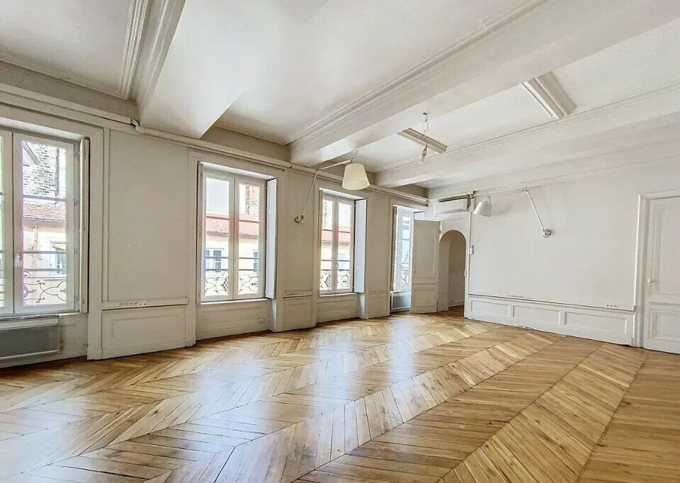 Office in Paris for lease Interior Photo- Image 1 of 5