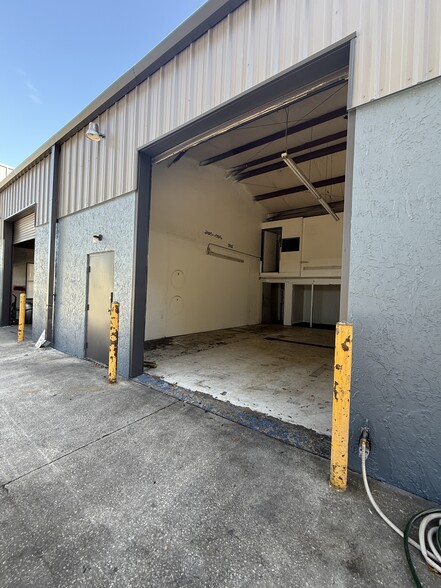 1046 Shadick Dr, Orange City, FL for lease - Building Photo - Image 2 of 5