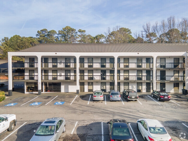 9995 Old Dogwood Rd, Roswell, GA for sale - Building Photo - Image 3 of 4