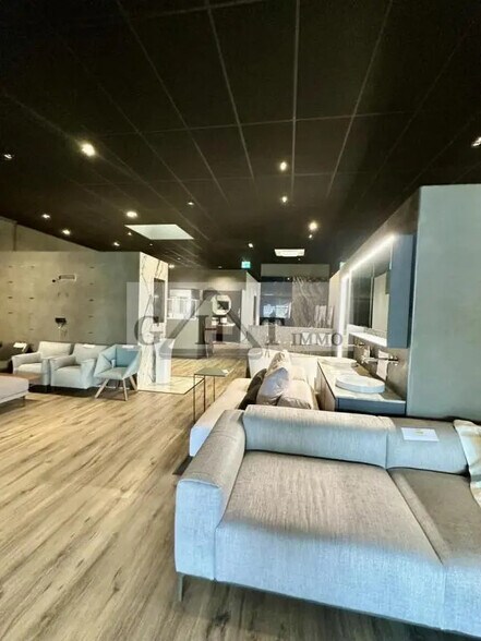 Retail in Servon for lease - Interior Photo - Image 1 of 5