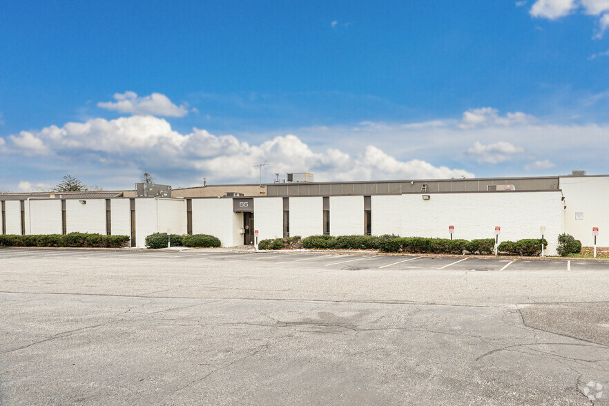 55 Engineers Ln, Farmingdale, NY for lease - Building Photo - Image 2 of 4