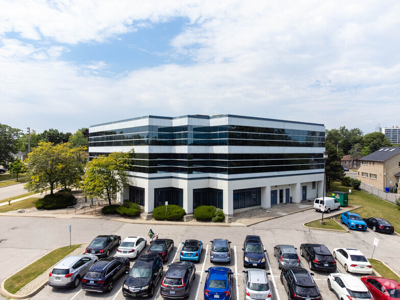 100 Cowdray Ct, Toronto, ON for lease - Building Photo - Image 2 of 8