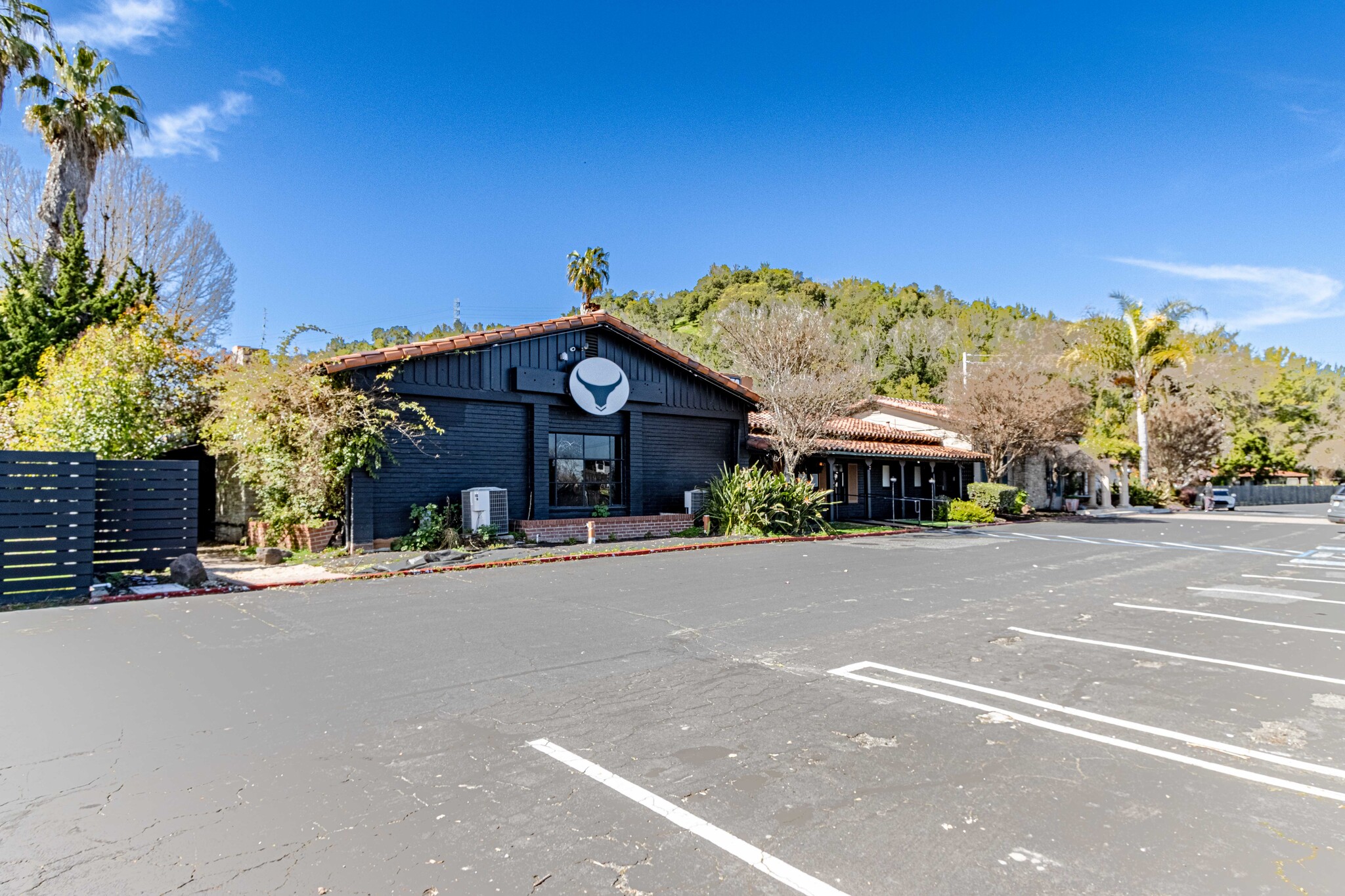 250 Entrada Dr, Novato, CA for lease Building Photo- Image 1 of 16