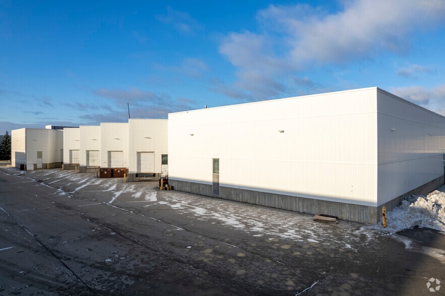 3535 Laird Rd, Mississauga, ON for lease - Building Photo - Image 2 of 5