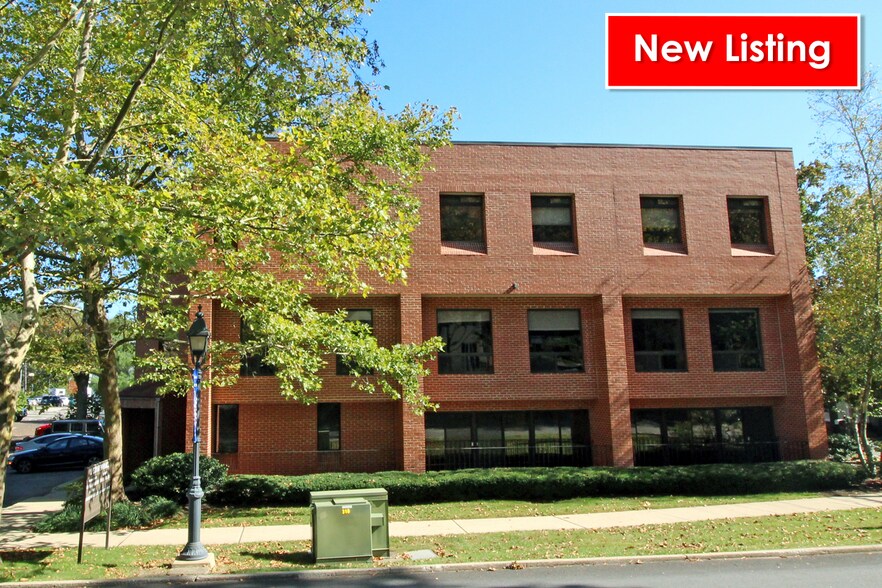 12 Godfrey Pl, Wilton, CT for sale - Building Photo - Image 1 of 1