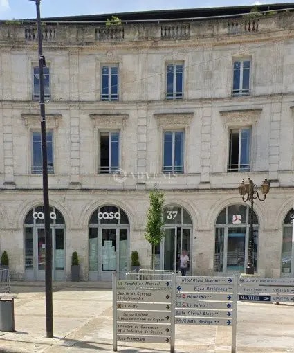 Retail in Cognac for lease - Building Photo - Image 2 of 4