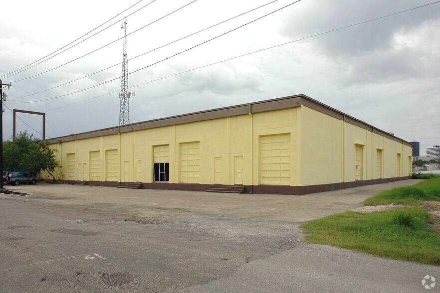 817 Brewster St, Corpus Christi, TX for lease - Building Photo - Image 2 of 2