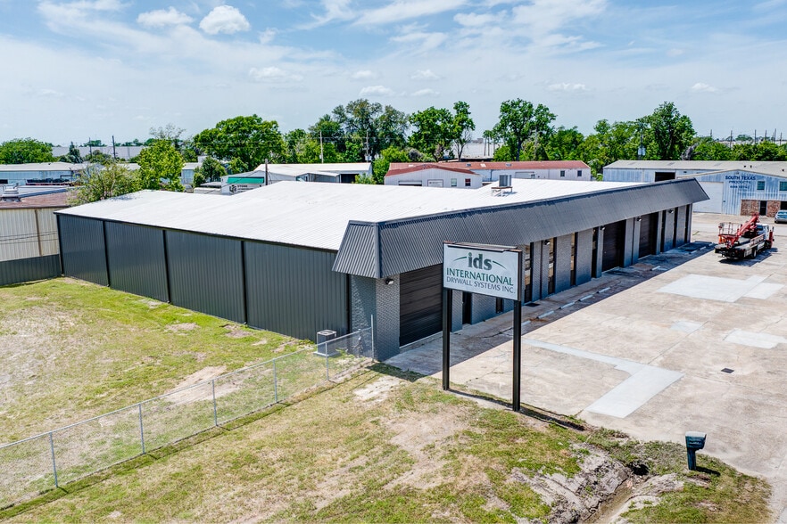 10215 Papalote St, Houston, TX for sale - Building Photo - Image 2 of 71