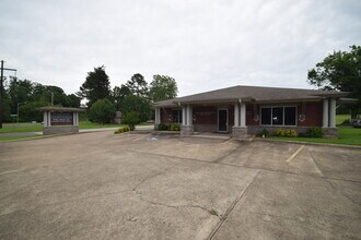 3001 Twin Rivers Dr, Arkadelphia, AR for lease Building Photo- Image 2 of 18