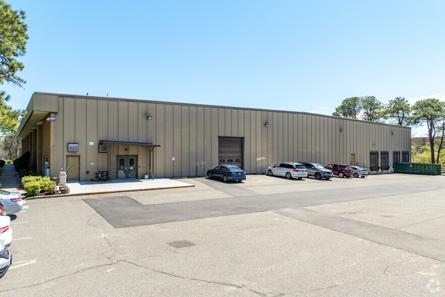 735 Airport Rd, Lakewood, NJ for lease - Building Photo - Image 3 of 8