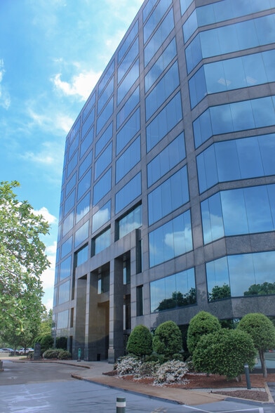 6410 Poplar Ave, Memphis, TN for lease - Building Photo - Image 2 of 13