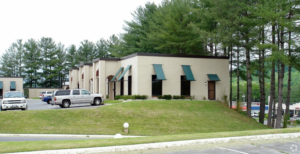 1241 Volunteer Pky, Bristol, TN for sale - Building Photo - Image 2 of 2