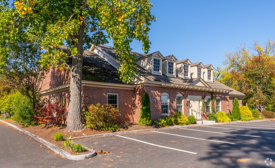 116 S River Rd, Bedford, NH 03110