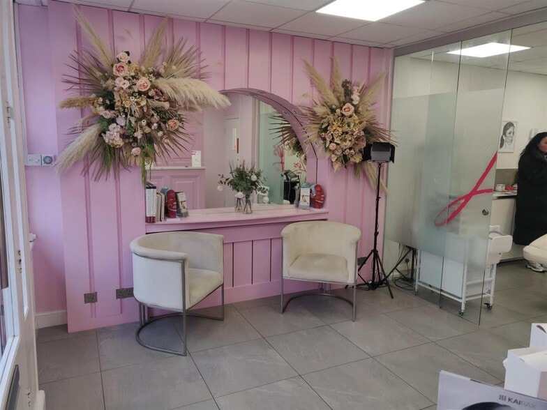 72 Queens Rd, Buckhurst Hill for sale - Building Photo - Image 3 of 22