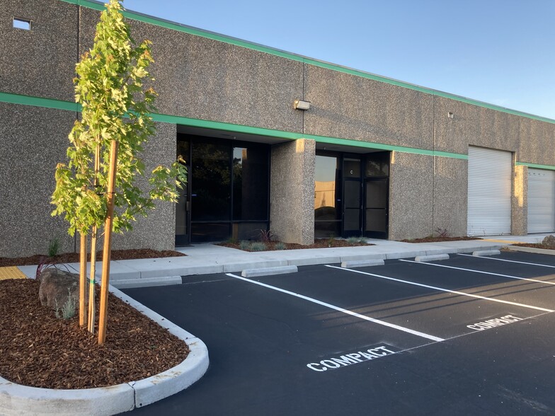 752 Northport Dr, West Sacramento, CA for lease - Building Photo - Image 2 of 5