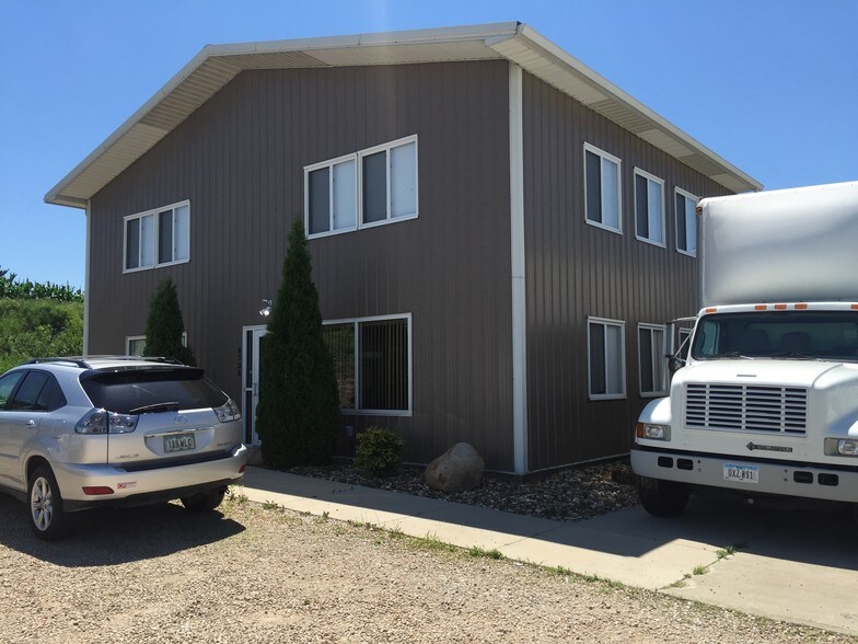 6738 6th St SW, Cedar Rapids, IA for sale - Primary Photo - Image 1 of 1