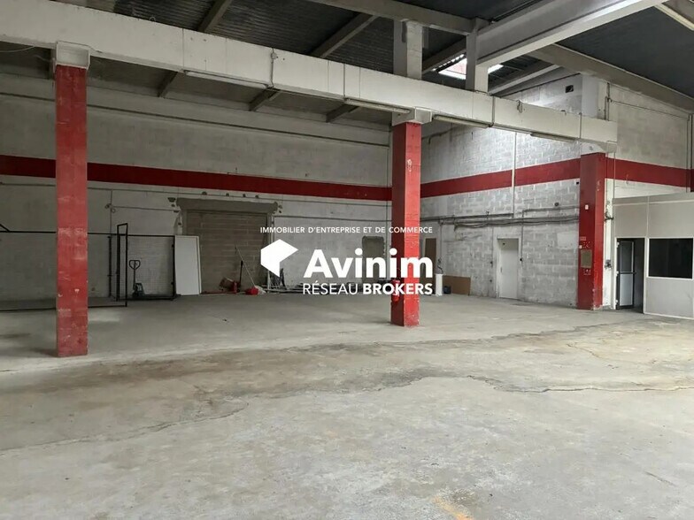 Industrial in Vitrolles for lease - Building Photo - Image 3 of 9