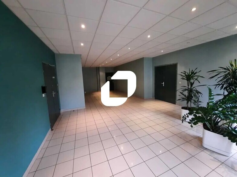 12 Bis Avenue Du Québec, Villebon-sur-Yvette for lease - Lobby - Image 2 of 14