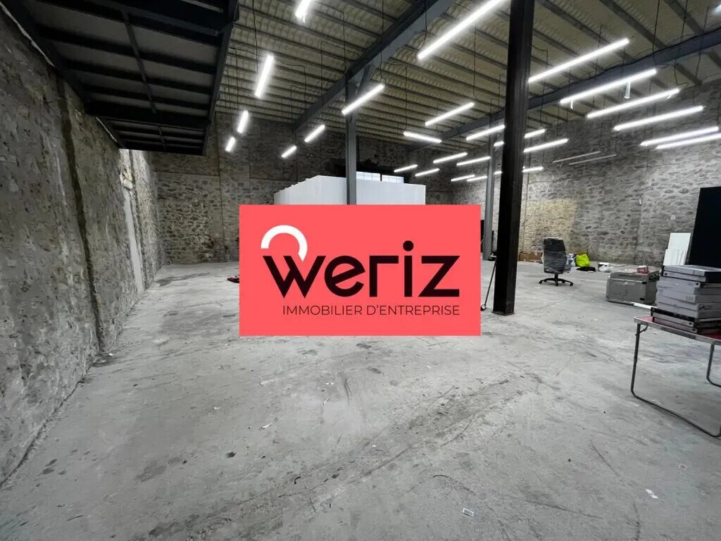 Location Local d'activités 250 m² - Photo 1