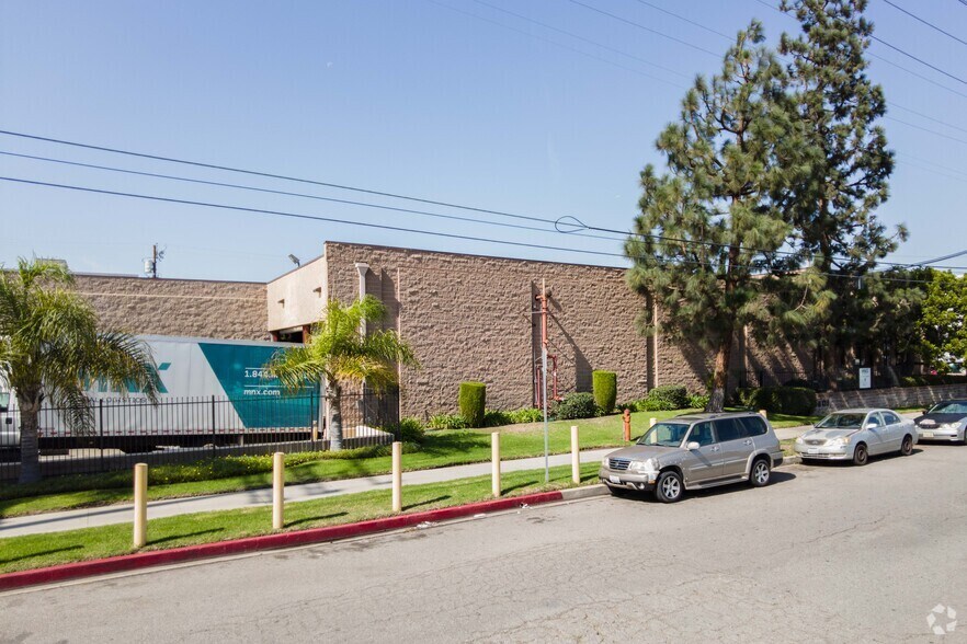 8801 Bellanca Ave, Los Angeles, CA for lease - Building Photo - Image 3 of 4