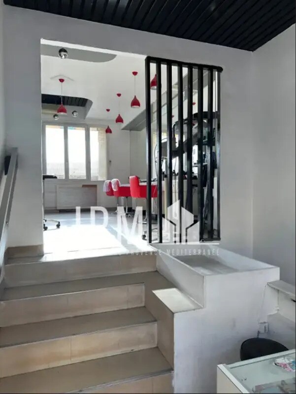 Retail in Marseille for sale Interior Photo- Image 1 of 6