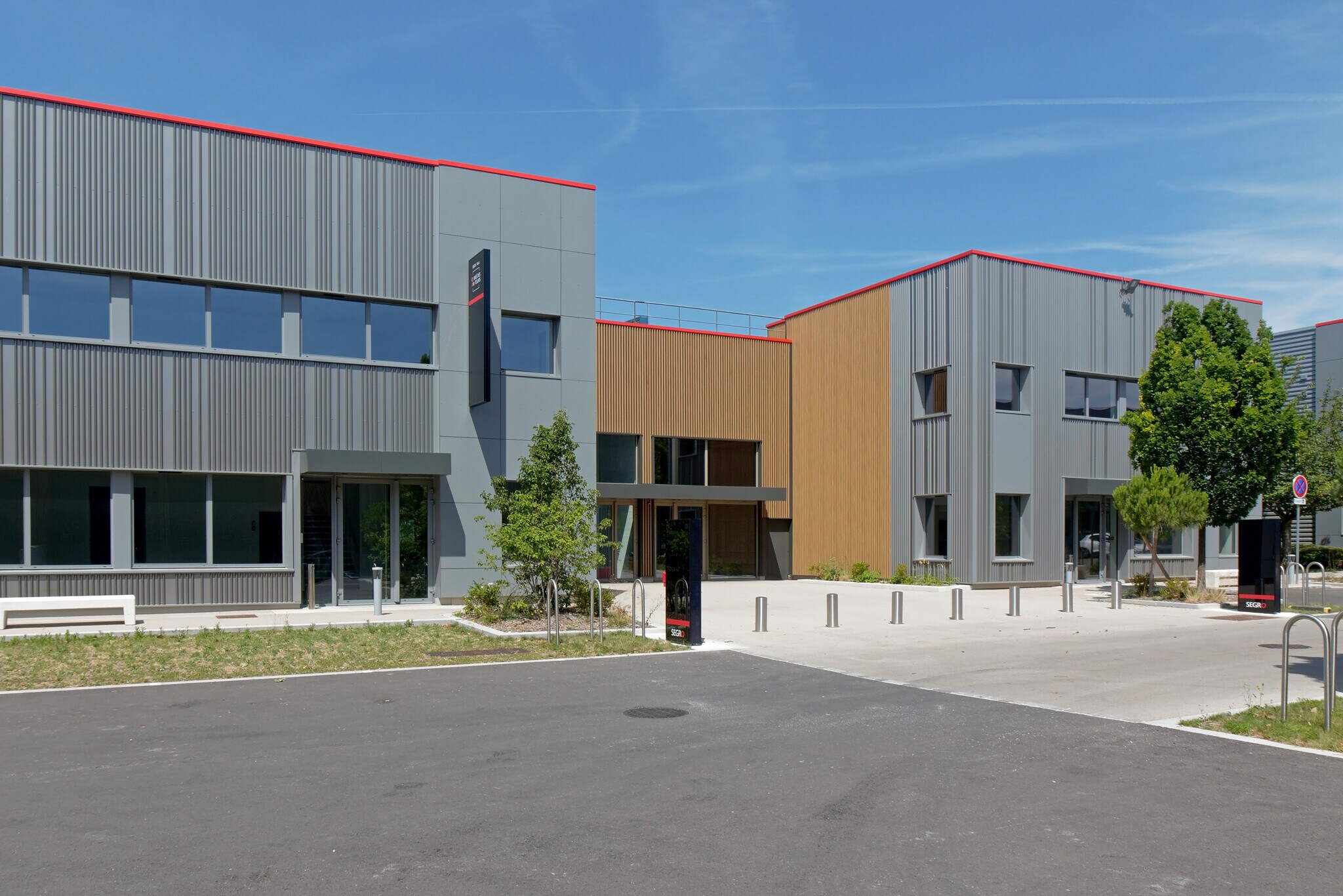 157 Avenue Charles Floquet, Le Blanc-Mesnil for lease Building Photo- Image 1 of 6