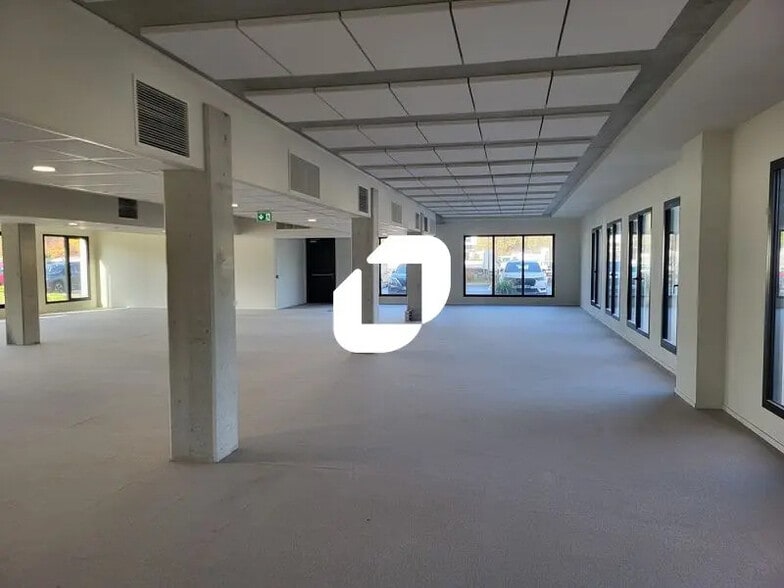 Office in Pessac for lease - Interior Photo - Image 2 of 6