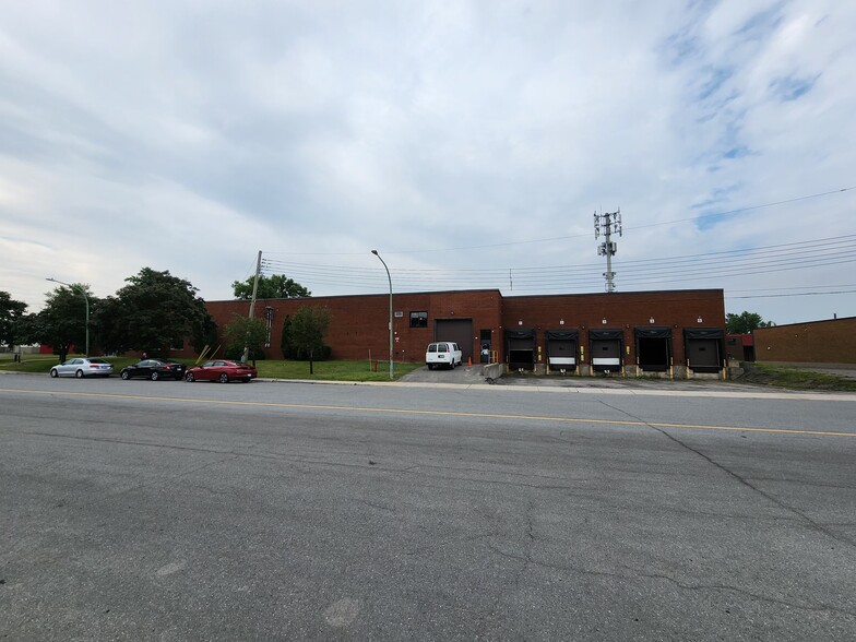 8150 Boul Parkway, Montréal, QC for lease - Building Photo - Image 1 of 17